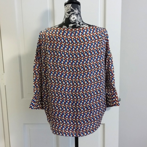 💙T Tahari💙 - Geometric Top - Picture 2 of 16